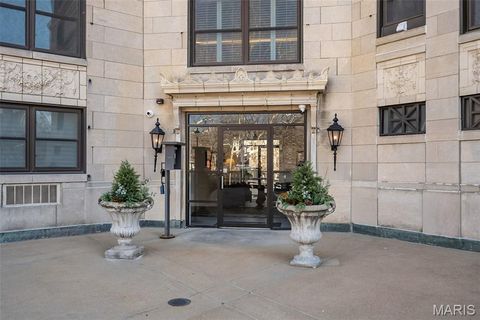 Photo of 410 N Newstead Avenue #4E, St Louis, MO 63108 (MLS # 26011419)