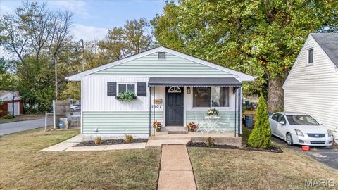 3301 Suncrest Avenue Breckenridge Hills MO 63114