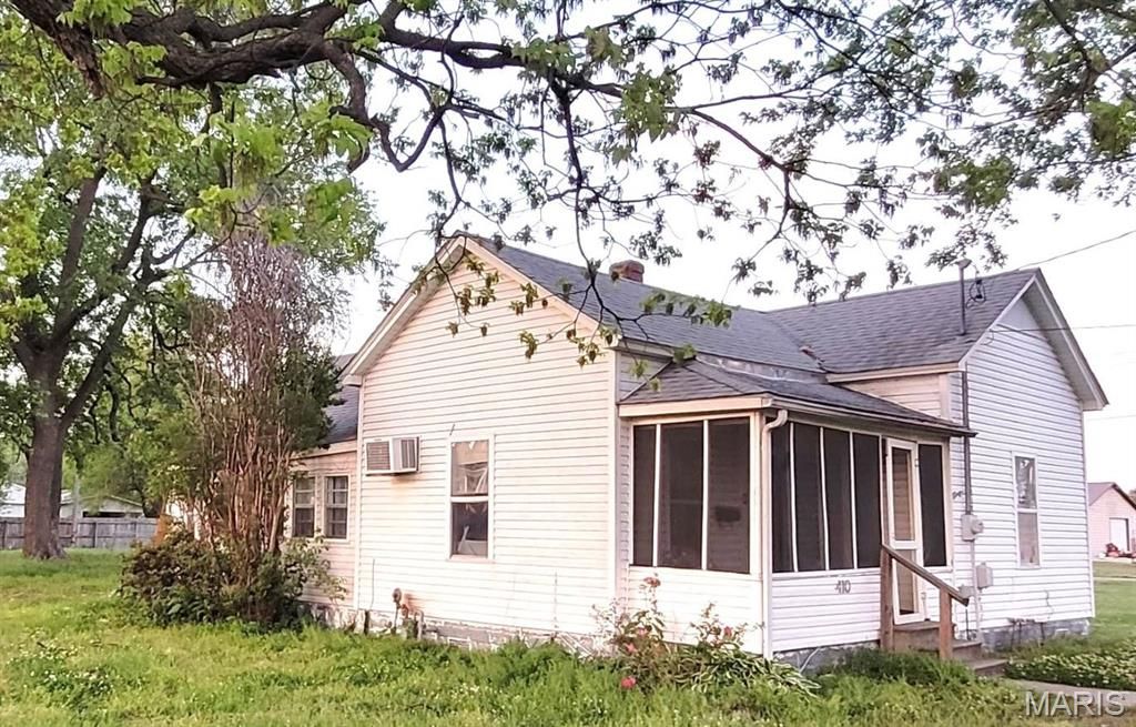 Photo of 410 E 3rd Street, Portageville, MO 63873 (MLS # 26024643)