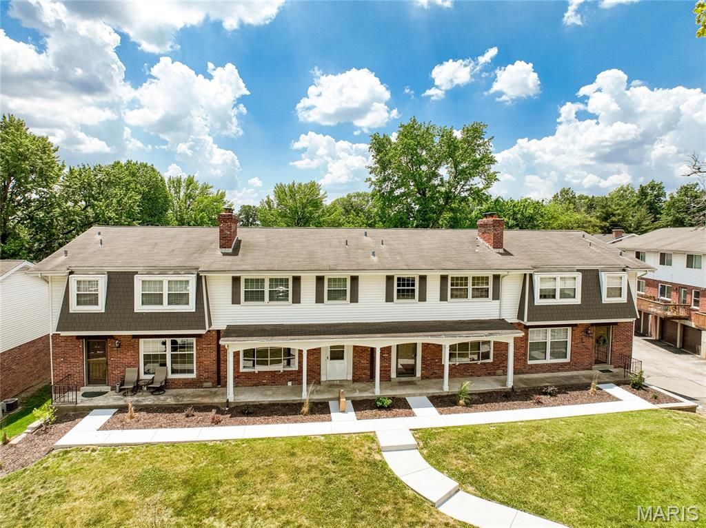 Photo of 514 Broadmoor Drive Dr, Chesterfield, MO 63017 (MLS # 26006783)