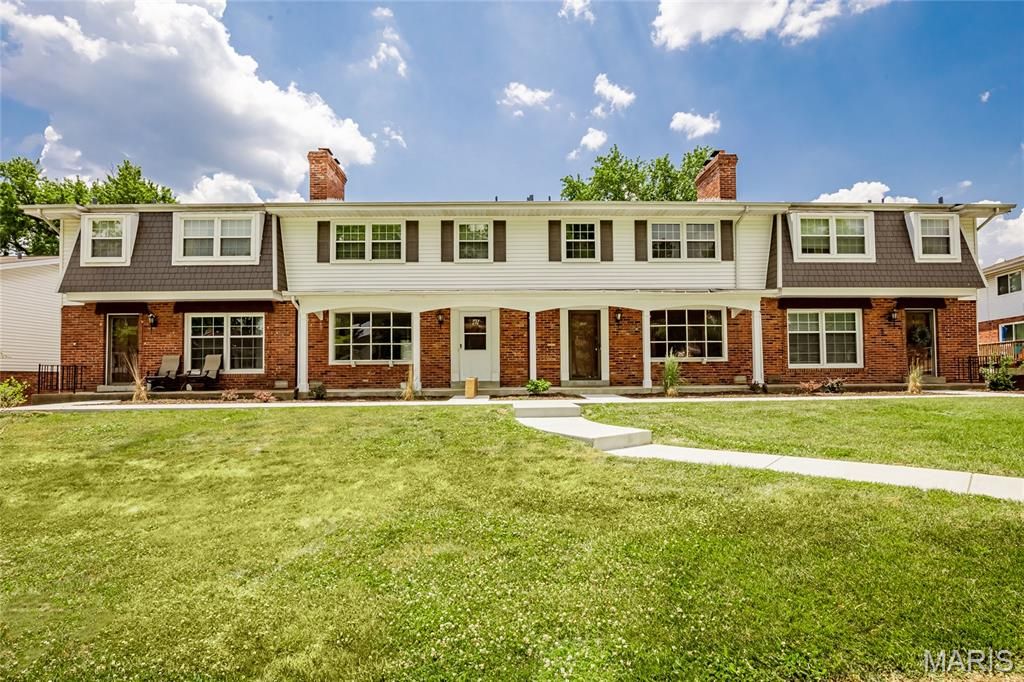 Photo of 514 Broadmoor Drive Dr, Chesterfield, MO 63017 (MLS # 26006783)