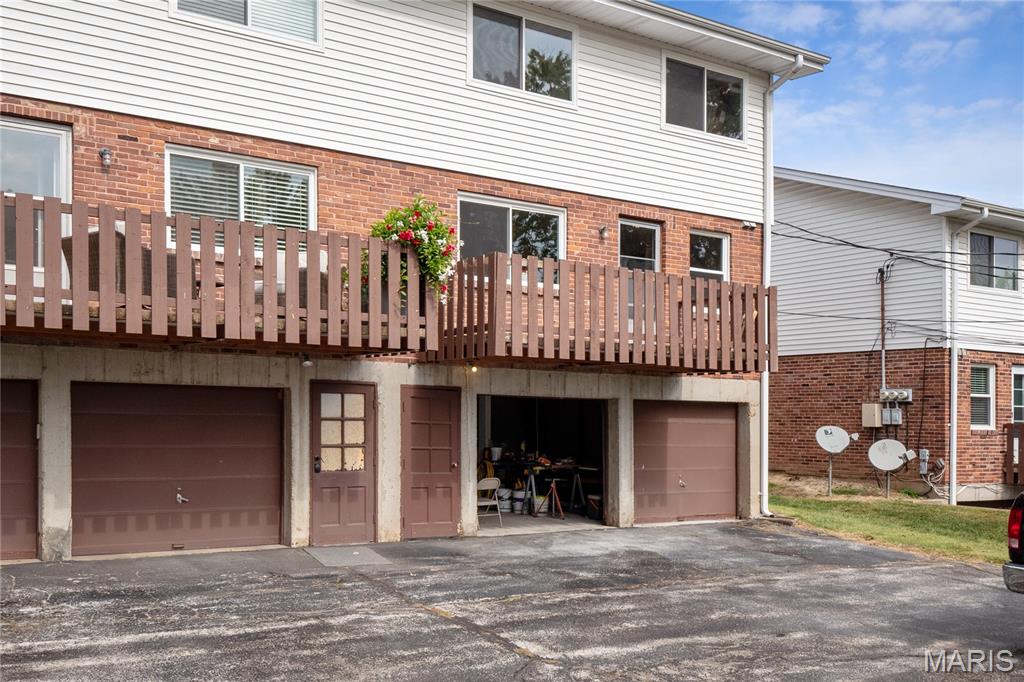 Four Seasons - Residential Lease