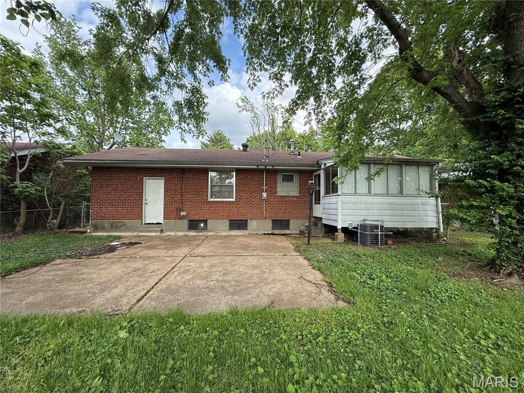 Photo of 325 Rand Drive, St Louis, MO 63135 (MLS # 26023599)