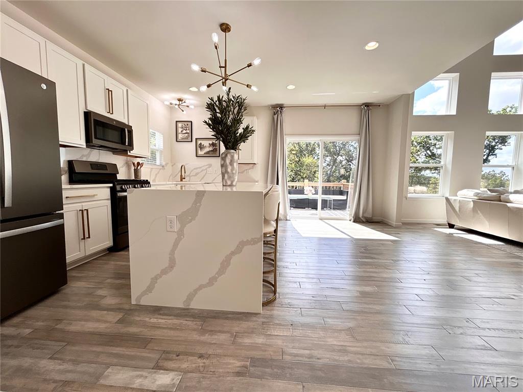 St Louis, Missouri 63129, United States, 4 Bedrooms Bedrooms, ,4 BathroomsBathrooms,Residential,Active,221840