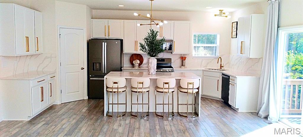 St Louis, Missouri 63129, United States, 4 Bedrooms Bedrooms, ,4 BathroomsBathrooms,Residential,Active,221840