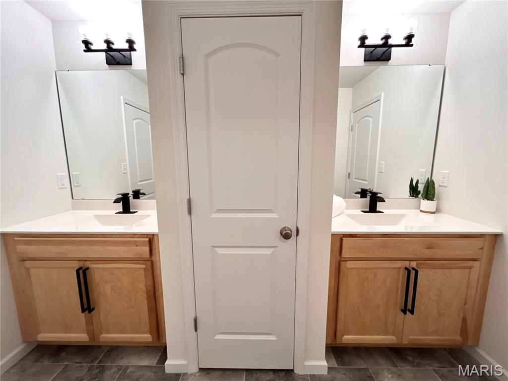 St Louis, Missouri 63129, United States, 4 Bedrooms Bedrooms, ,4 BathroomsBathrooms,Residential,Active,221840