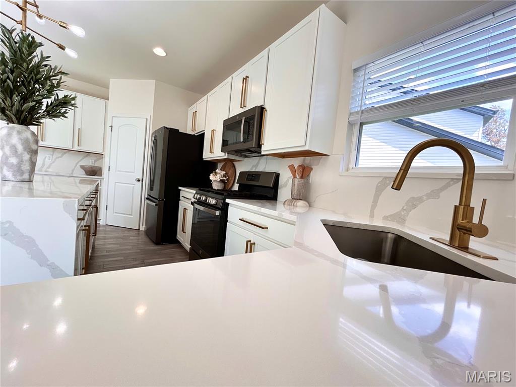 St Louis, Missouri 63129, United States, 4 Bedrooms Bedrooms, ,4 BathroomsBathrooms,Residential,Active,221840