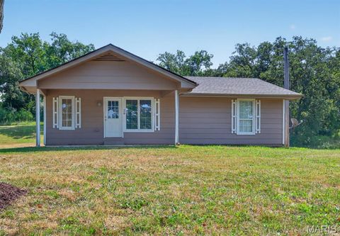 Photo of 230 Hammett Road, Winfield, MO 63389 (MLS # 25056461)