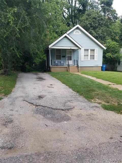 Photo of 2423 Mary Avenue, Jennings, MO 63136 (MLS # 26069616)