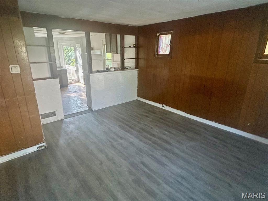 West Walnut Manor - Residential