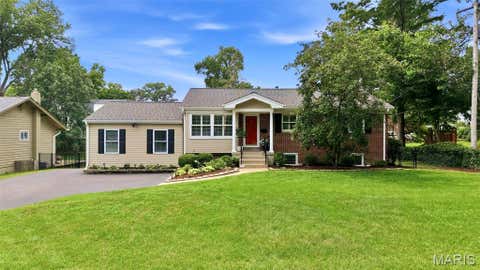 Photo of 800 E Essex Avenue, Glendale, MO 63122 (MLS # 26048099)