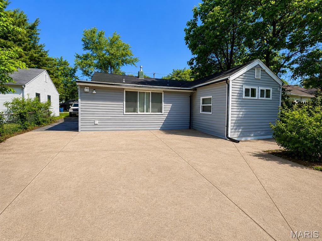 Photo of 118 Paul Avenue, Ferguson, MO 63135 (MLS # 26028899)