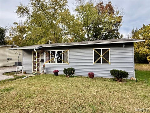 Photo of 311 McKinley Avenue, Warrenton, MO 63383 (MLS # 26068872)