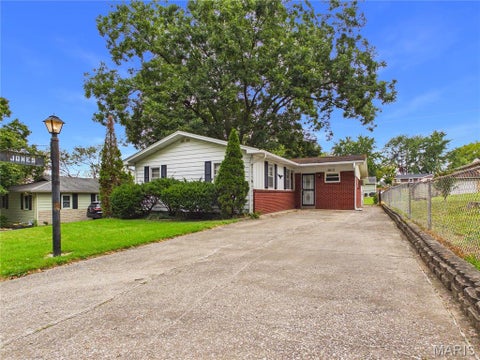 Photo of 2613 Gardenia Lane, Cape Girardeau, MO 63703 (MLS # 26061816)