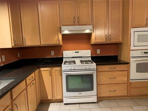 Tiny photo for 811 Wheaton Way, Creve Coeur, MO 63141 (MLS # 25074702)