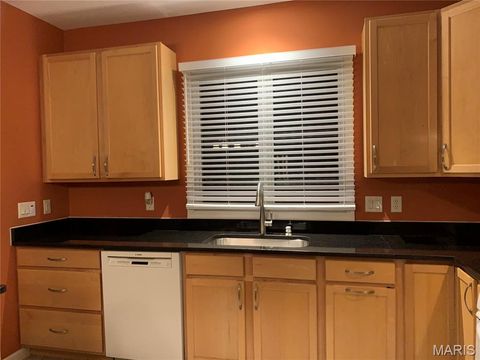 Tiny photo for 811 Wheaton Way, Creve Coeur, MO 63141 (MLS # 25074702)