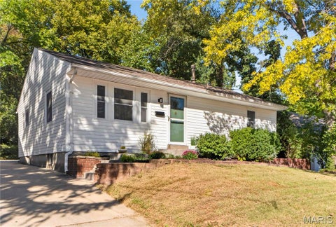 Photo of 925 N Geyer Road, Kirkwood, MO 63122 (MLS # 26066050)