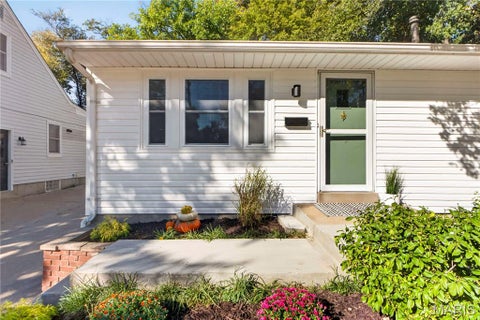Tiny photo for 925 N Geyer Road, Kirkwood, MO 63122 (MLS # 26066050)