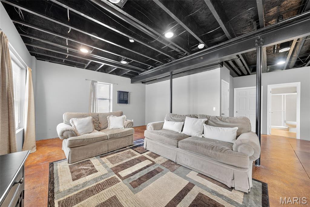 Wentzville, Missouri 63385, United States, 4 Bedrooms Bedrooms, ,4 BathroomsBathrooms,Residential,Active,171115