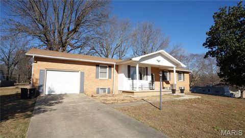 Photo of 16447 Crestview Drive, Dexter, MO 63841 (MLS # 26002189)