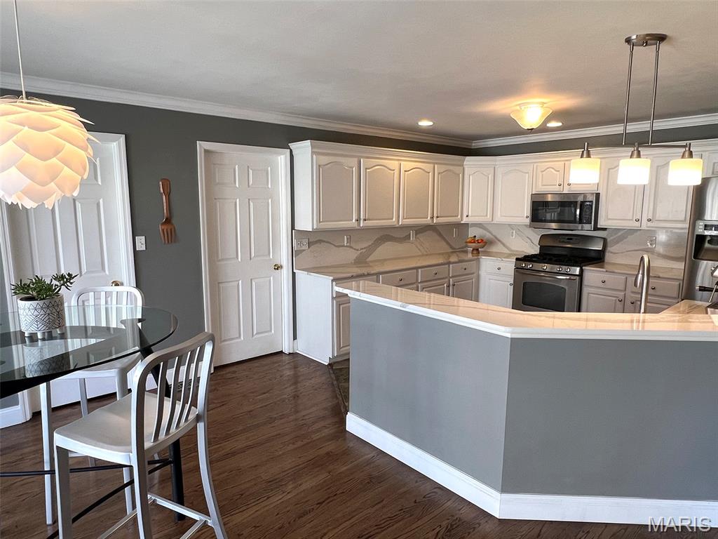 Manors At Bellerive Two - Residential