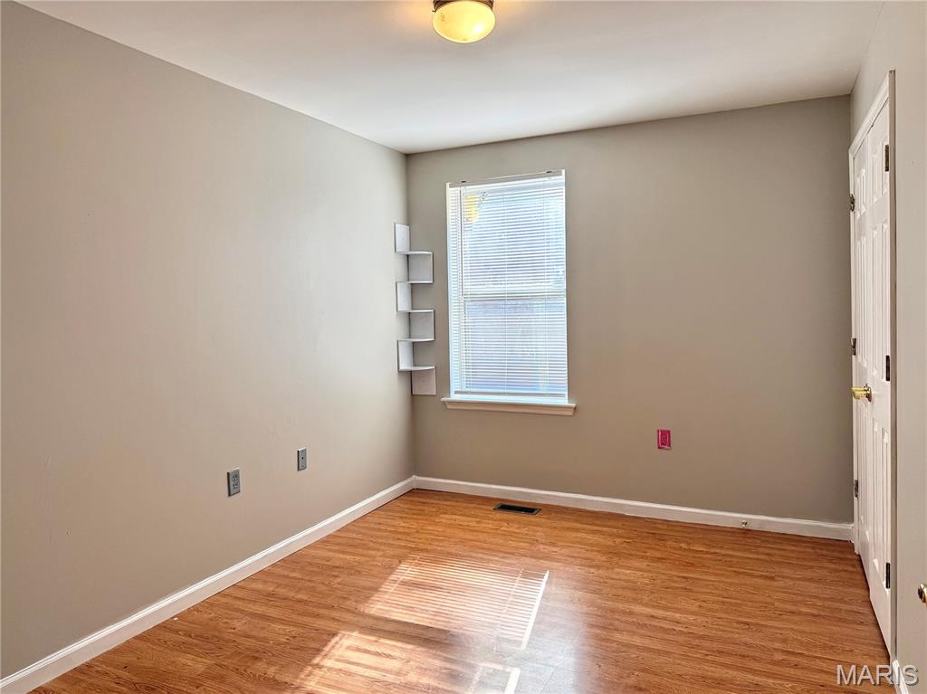 St Louis, Missouri 63106, United States, 3 Bedrooms Bedrooms, ,2 BathroomsBathrooms,Residential,Pending,201461