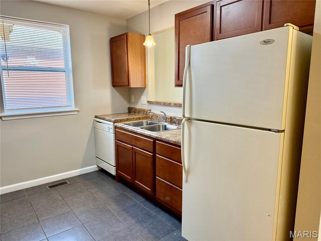 St Louis, Missouri 63106, United States, 3 Bedrooms Bedrooms, ,2 BathroomsBathrooms,Residential,Pending,201461