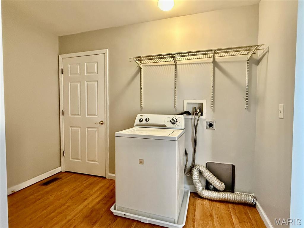 St Louis, Missouri 63106, United States, 3 Bedrooms Bedrooms, ,2 BathroomsBathrooms,Residential,Pending,201461