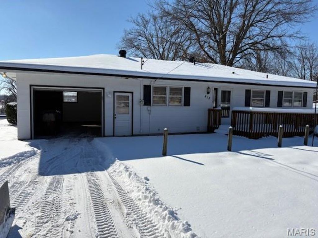 Photo of 418 N Service Road, St Peters, MO 63376 (MLS # 26019633)