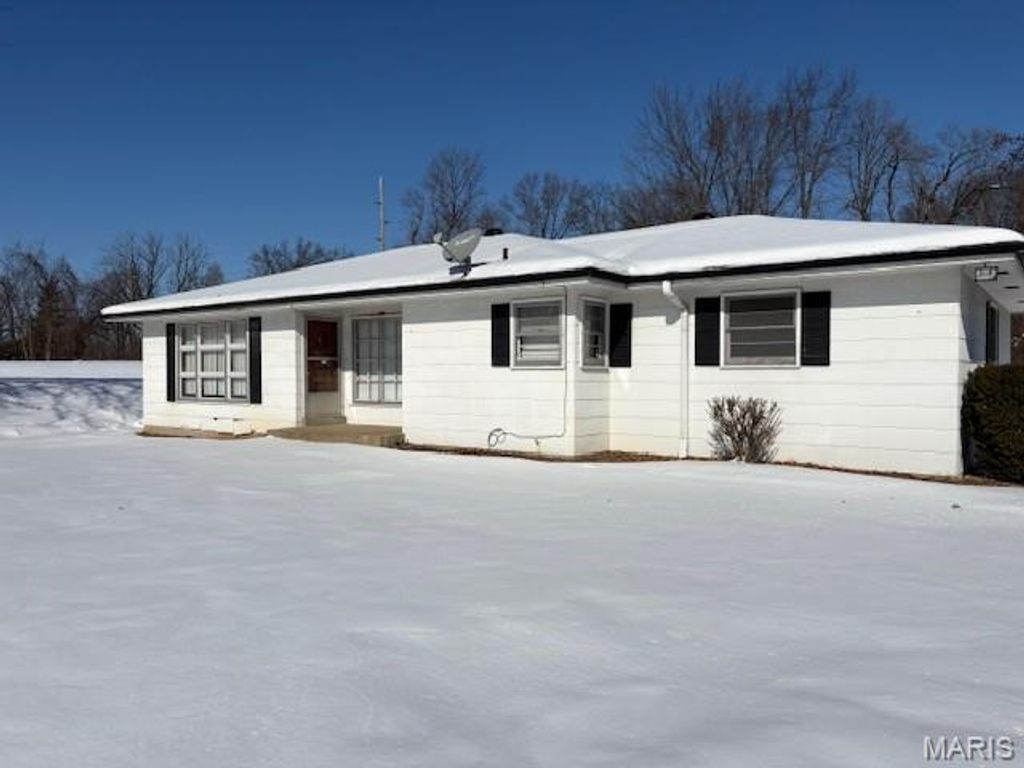 Photo of 418 N Service Road, St Peters, MO 63376 (MLS # 26019633)