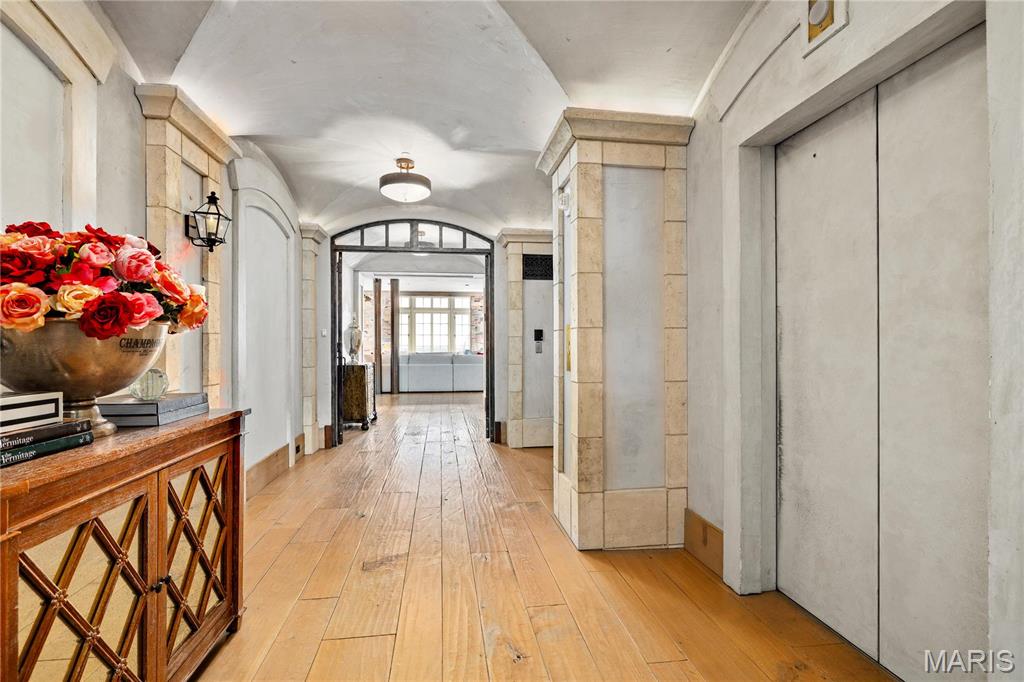 150 Carondelet 2901