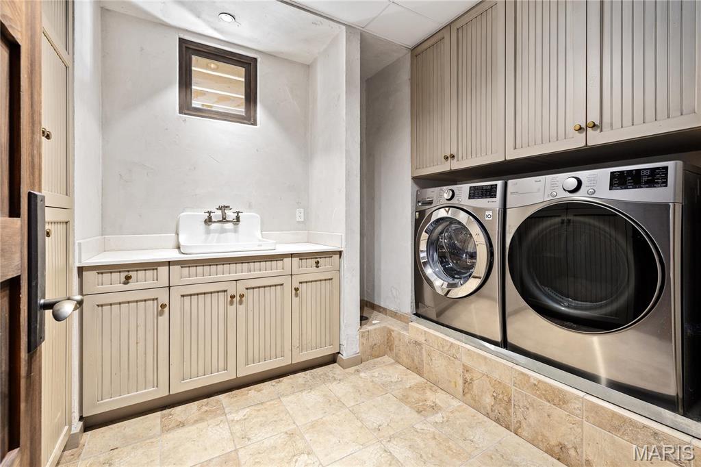 Plaza In Clayton A Condo The - Residential