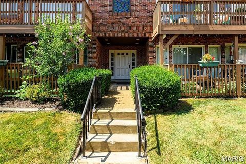Photo of 4298 Chateau De Ville Drive #A, St Louis, MO 63129 (MLS # 25069084)