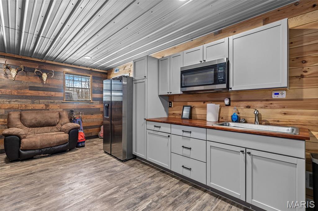 Brook Stone - Residential