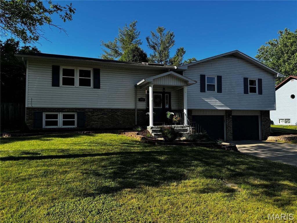 Photo of 3918 Carolewood Drive, Cape Girardeau, MO 63701 (MLS # 26026944)