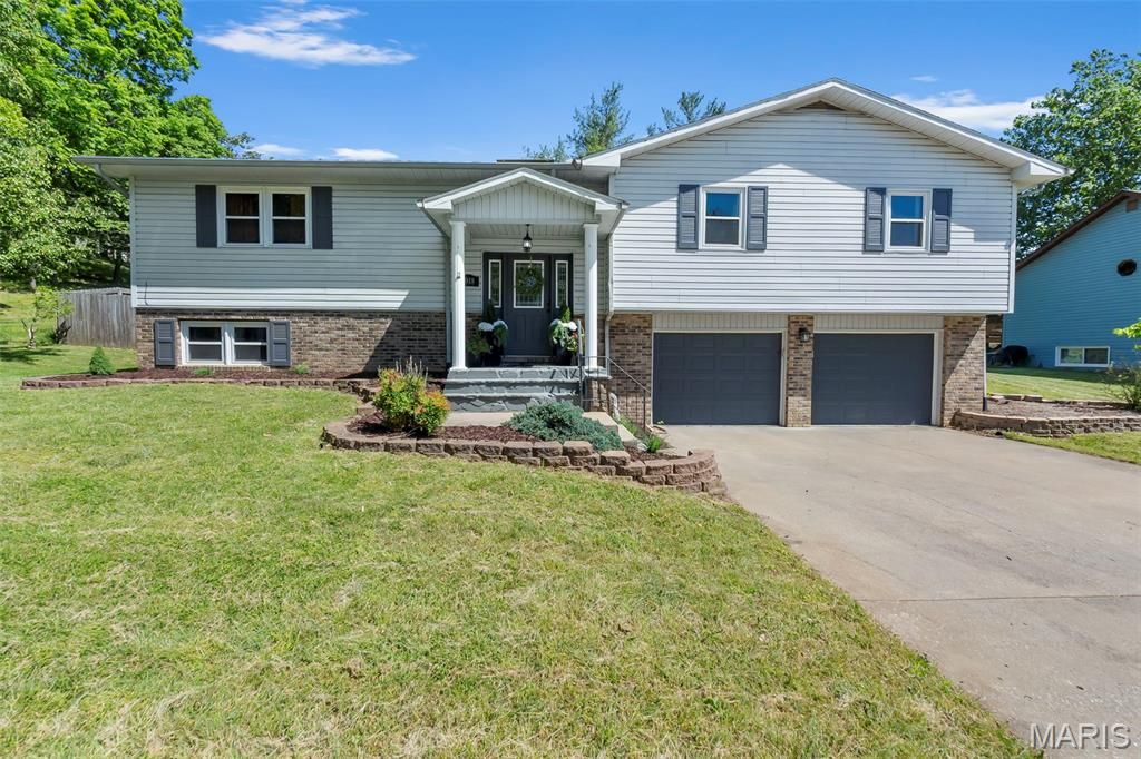 Photo of 3918 Carolewood Drive, Cape Girardeau, MO 63701 (MLS # 26026944)