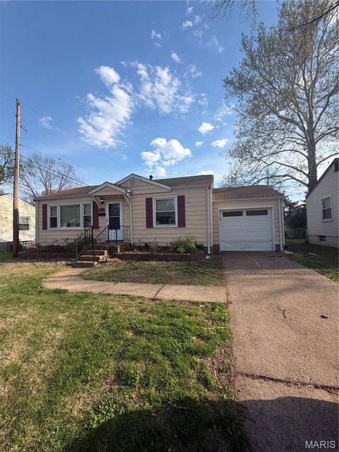 Photo of 1124 Grenshaw Drive, St Louis, MO 63137 (MLS # 26023064)