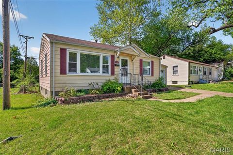 Photo of 1124 Grenshaw Drive, St Louis, MO 63137 (MLS # 26023064)