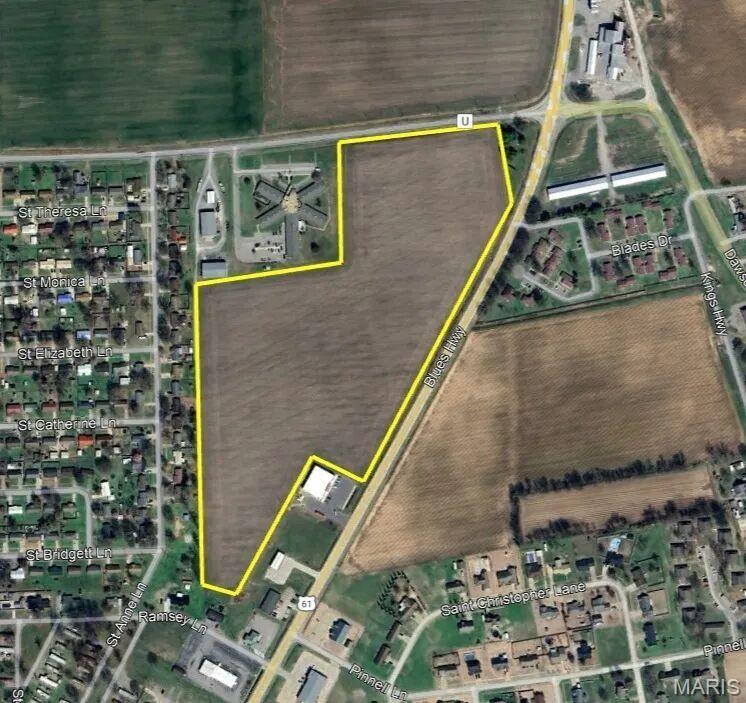 NORTH 28 CHAINS OF E1/2 NE1/4, W/HWY 61, SECTION - Commercial Sale