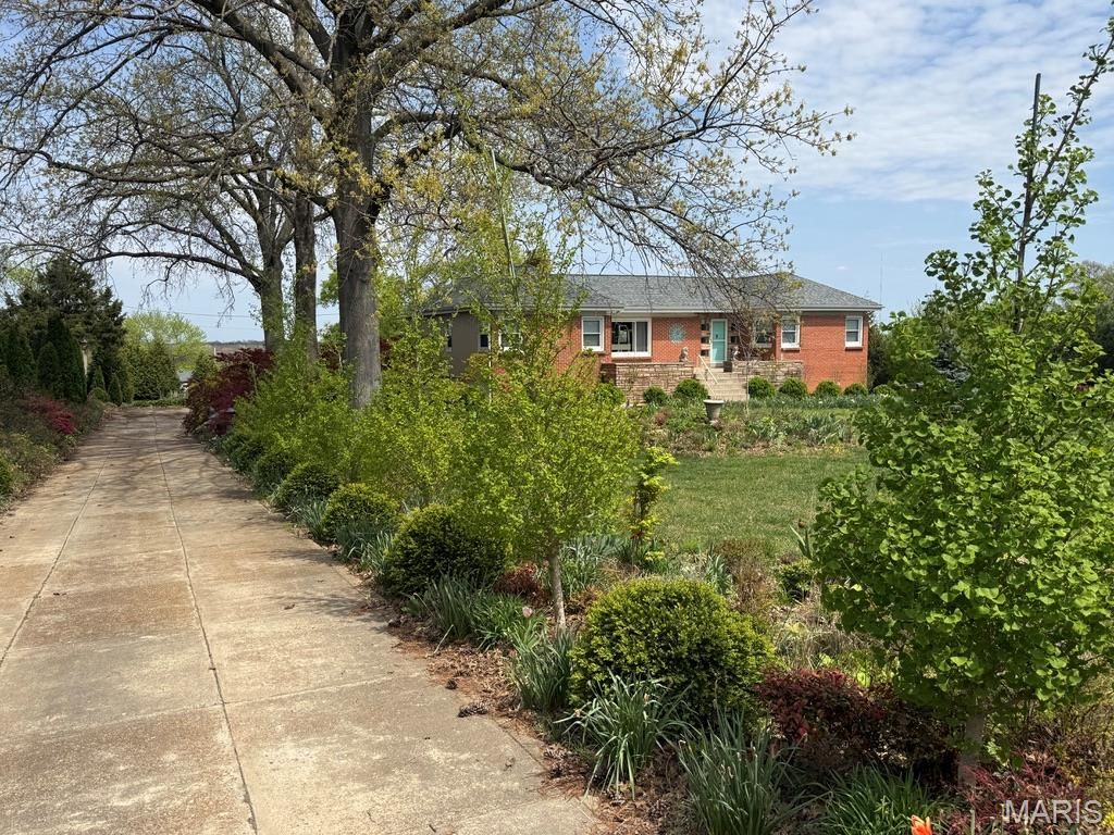 Photo of 9537 Herpel Lane, Green Park, MO 63123 (MLS # 26029039)