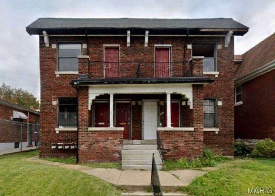 This four-family property features one-bedroom, one-bath units and is located in the up-and-coming area of North St. Louis City. With the right updates and improvements, this property offers strong potential to increase value and generate solid cash flow in a growing neighborhood.

Perfect for investors looking to cash flow and build long-term wealth in an emerging neighborhood poised for growth.