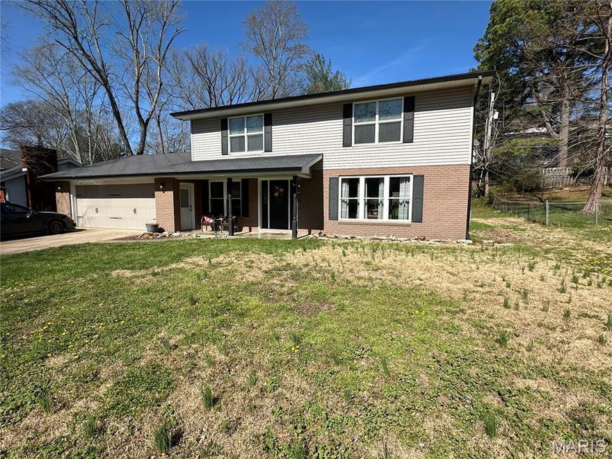 If you're needing big bedrooms, don't miss this one.  Roomy brick 2 story on popular Sherwood Drive.  Kitchen remodeled in 2013.  Enormous master bedroom with offset, walk-in closet, custom shower and double sinks.  Large rooms throughout.  Priced below appraisal. Partial fencing.