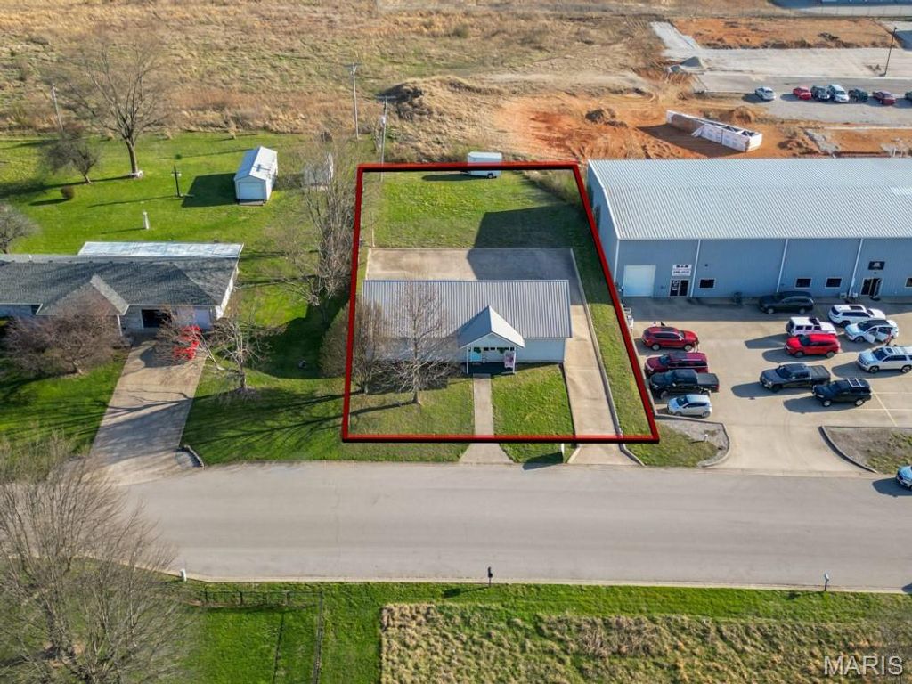 Photo of 144 Bonnie Drive, Lebanon, MO 65536 (MLS # 26018722)