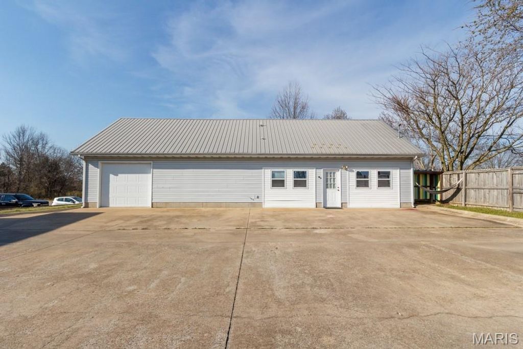 Photo of 144 Bonnie Drive, Lebanon, MO 65536 (MLS # 26018722)