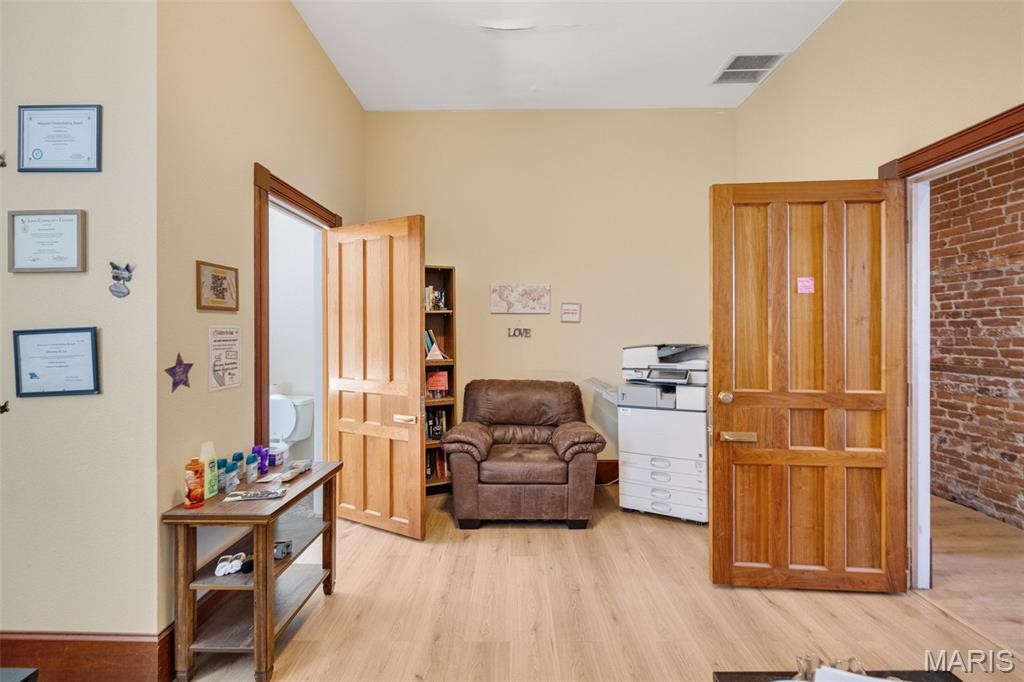 North Broadway - Commercial Sale