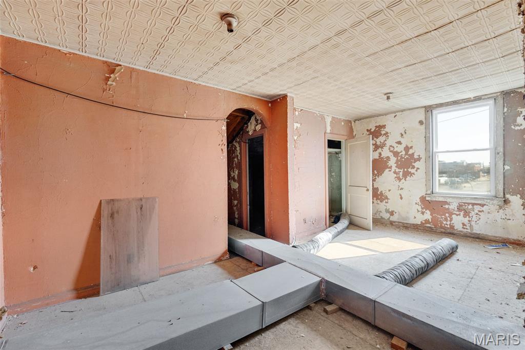 North Broadway - Commercial Sale