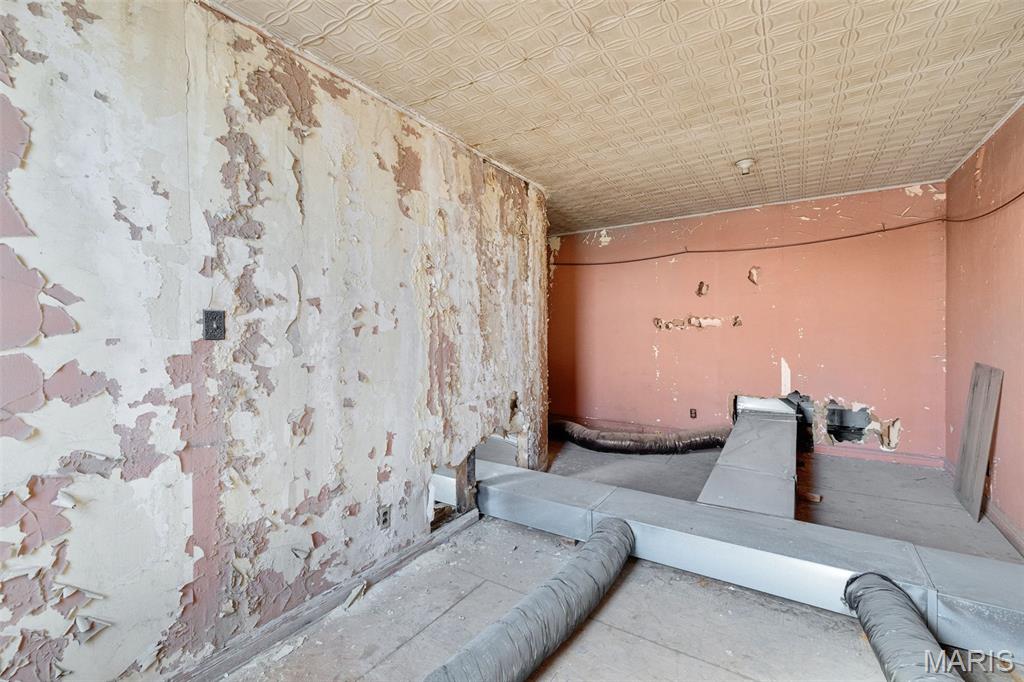 North Broadway - Commercial Sale