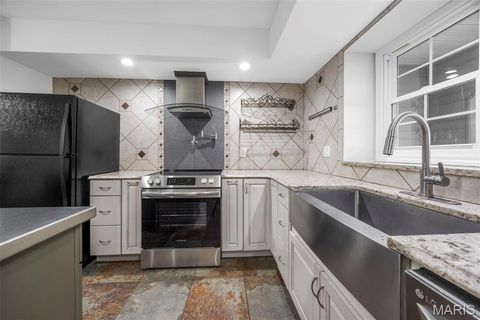Tiny photo for 10 Briarwood Court, Warrenton, MO 63383 (MLS # 26029390)