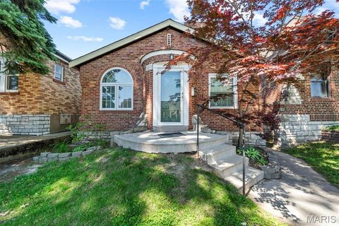 Photo of 5709 Walsh Street, St Louis, MO 63109 (MLS # 26029906)