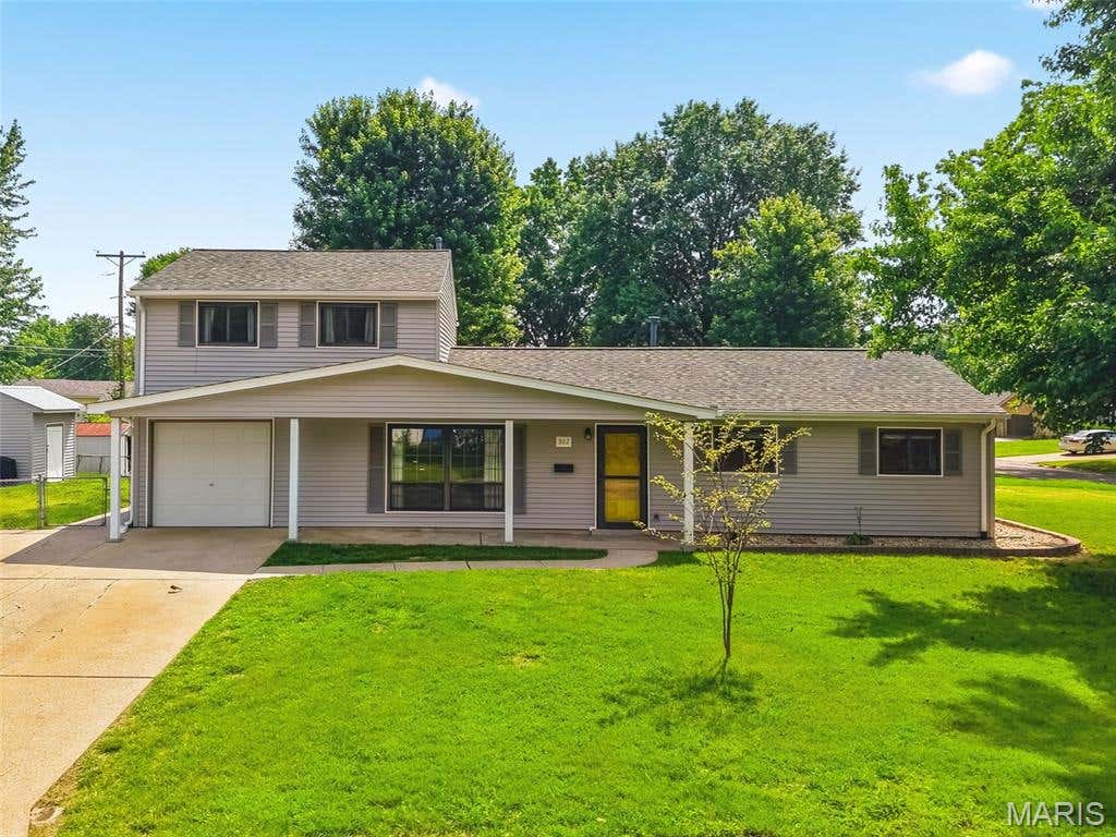 Photo of 802 Love Drive, OFallon, MO 63366 (MLS # 26033270)